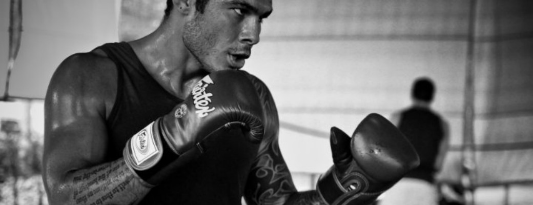 10 горячих бойцов MMA