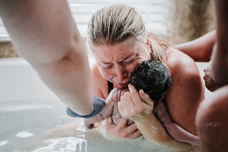 professional-birth-photography-competition-winners-labor-2017-16-58b02bb54dbc4__880
