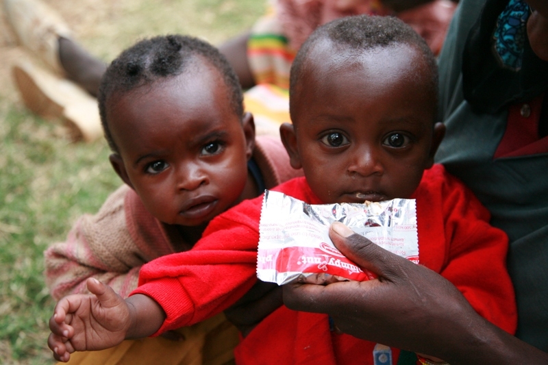Children_receive_PlumpyNut_nutritional_aid_in_Ethiopia_(5933857157)