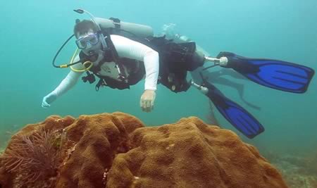 a98313_prosthetics_4-swimming