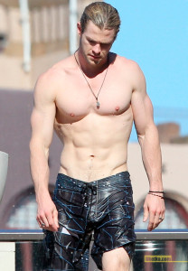 5Chris-Hemsworth