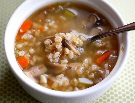 gribnoj-sup-s-perlovkoj-