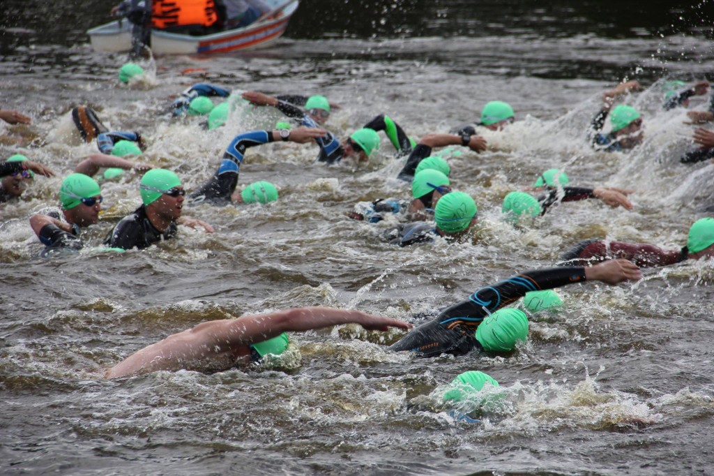 Спортсмены на дистанции A1 Triathlon в Санкт-Петербурге