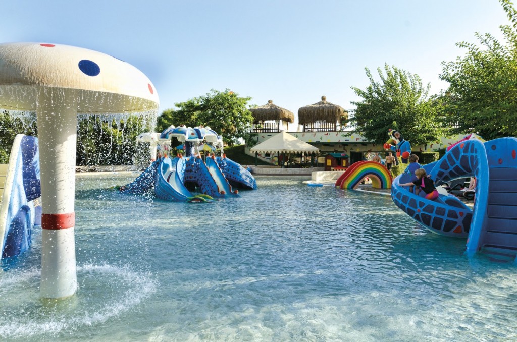 -i-content-1892_3_Gloria_Verde Resort_Gogi_Kids_Club1