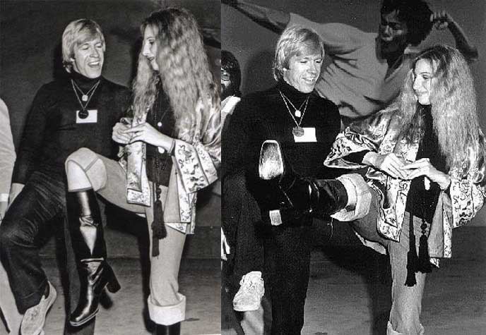 Chuck-Norris-teaching-Barbra-Streisand-some-karate-moves-1975