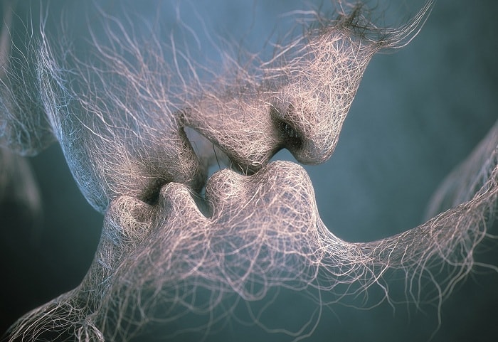man-kiss-woman-min