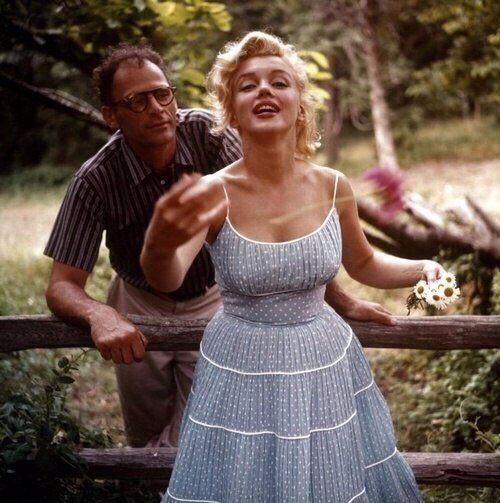 Мэрилин Монро и ее муж драматург Артур Миллер, сентябрь 1957 года