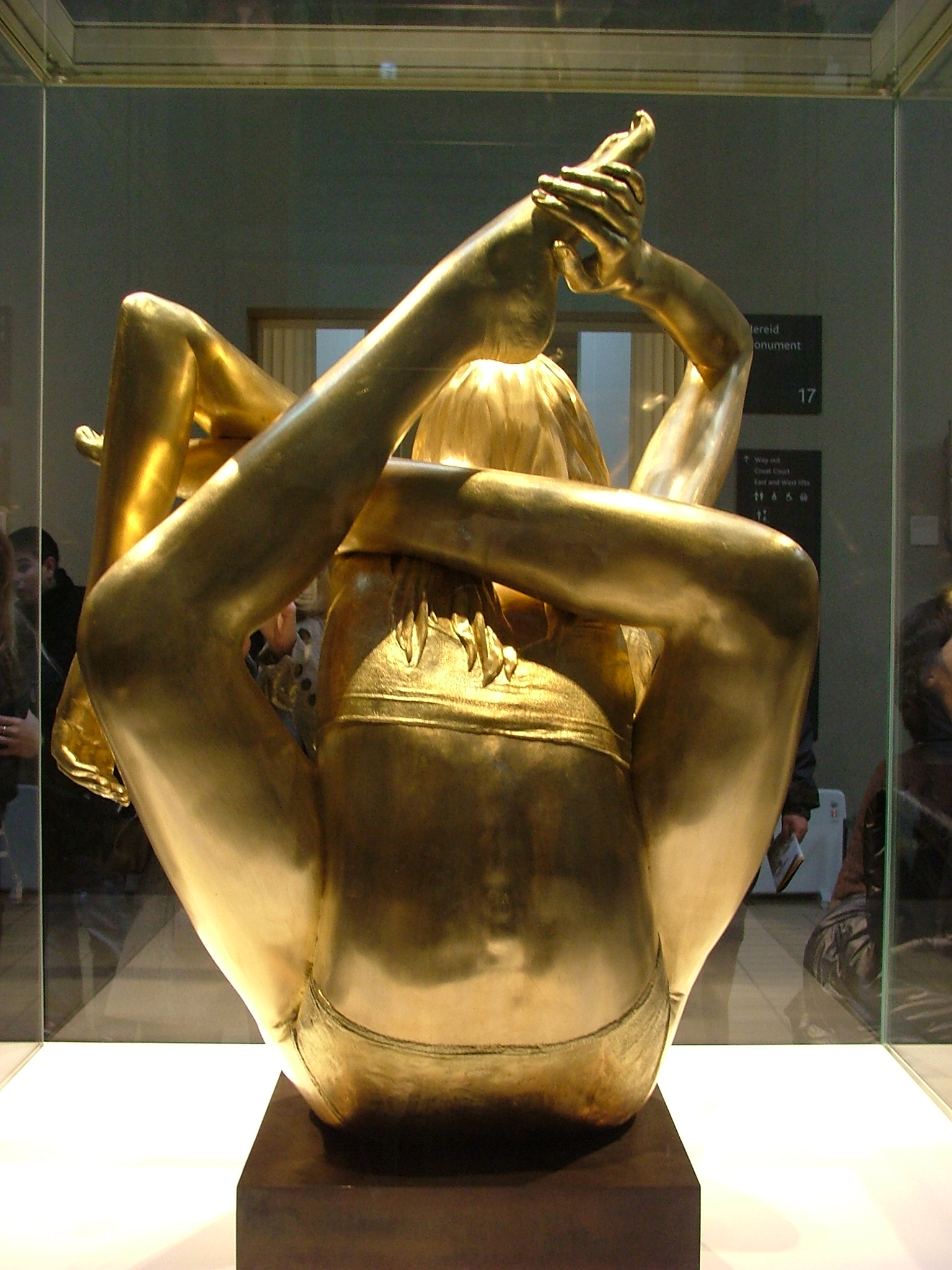 marc-quinn_Kate Moss, called Mircrocosmos (Siren)