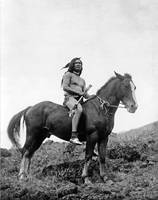nez_perce_warrior_on_horse