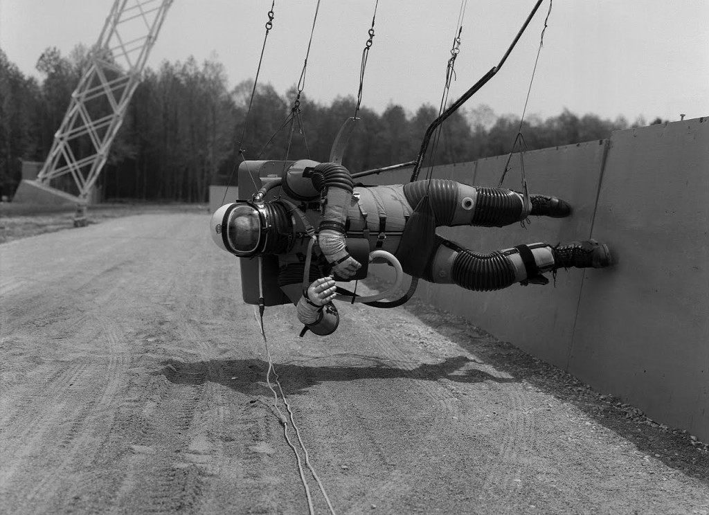 Симулятор ходьбы по лунной поверхности. США, 1965 г.