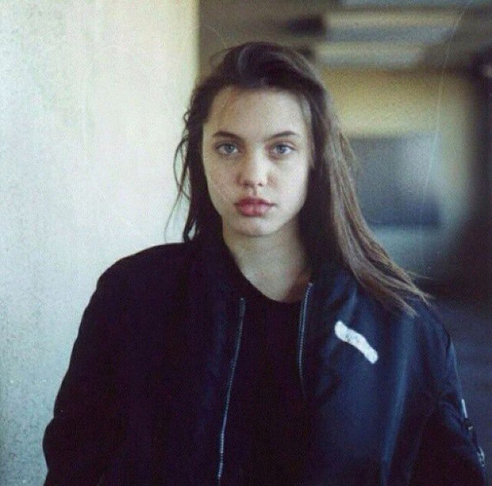 Original-and-Rare-Photo-of-Young-Angelina-Jolie