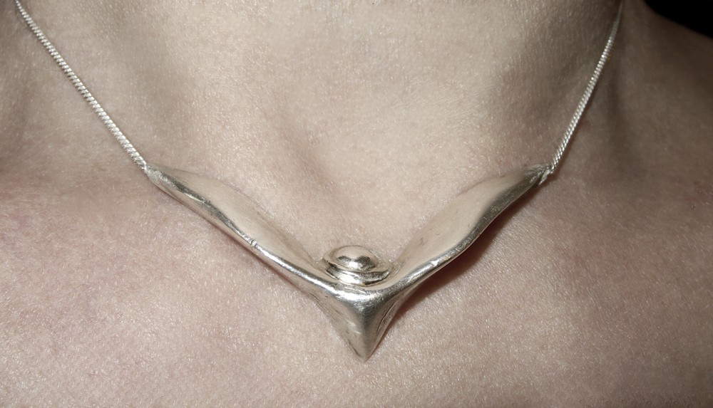 clitoris necklace