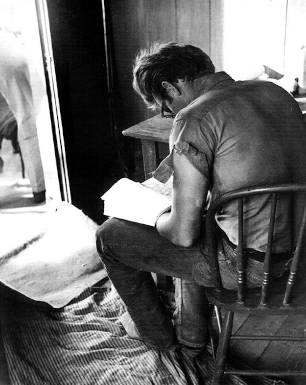 men reading zozhnik