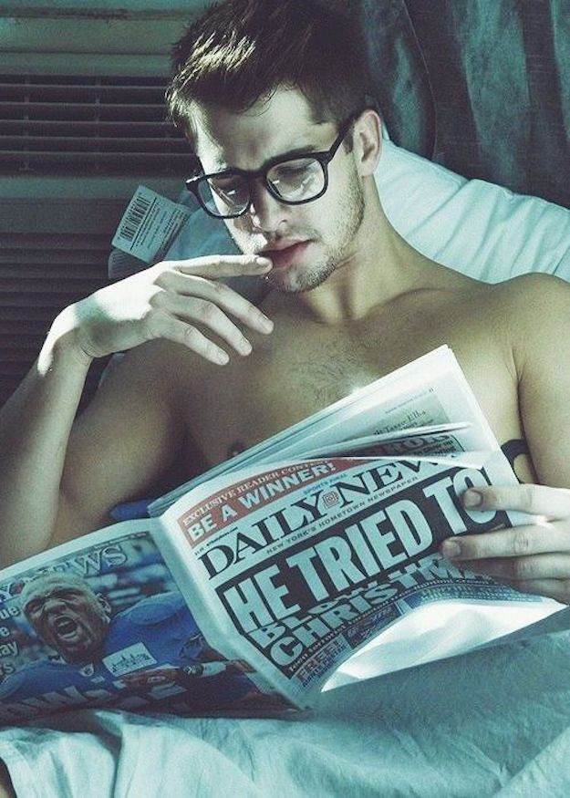 men reading zozhnik 1