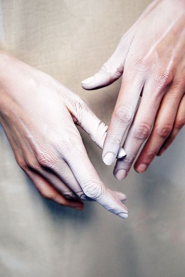 white hands zozhnik