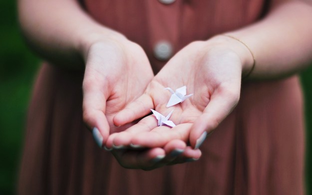 zozhnik-girl-origami-birds