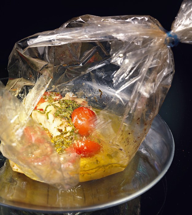 треска с помидорами